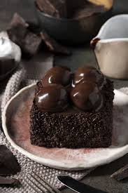 SİYAH PROFİTEROL PASTA